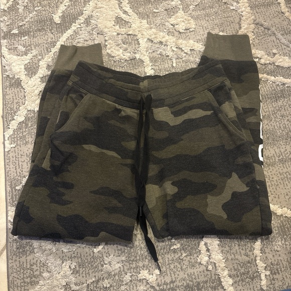 PINK Victoria's Secret Camouflage Logo Sweatpants - Picture 2 of 4
